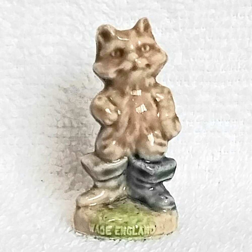 4/$20 Series 2 Nursery Rhymes (71-79) Wade Red Rose Tea Puss in Boots Figurine!!